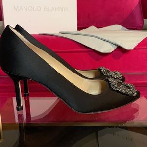 Manolo Blahnik black rhinestone HENGISI pumps 38.5